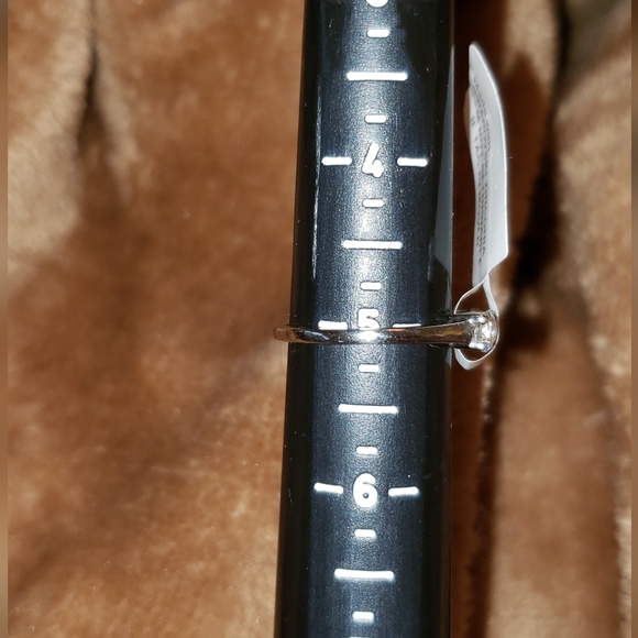 Sz 5, Swarovski Zirconia, 7-stone band, 925 Silver, TCW 2.6 Carats, NWT - Picture 6 of 11